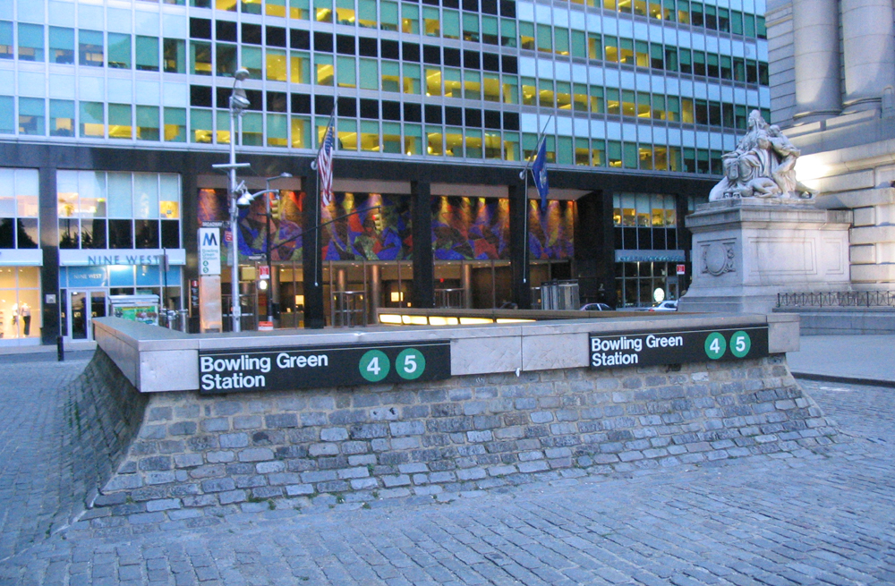 Charging Bull: the Wall Street Bull or Bowling Green Bull - New York | Secret World Trip Planner