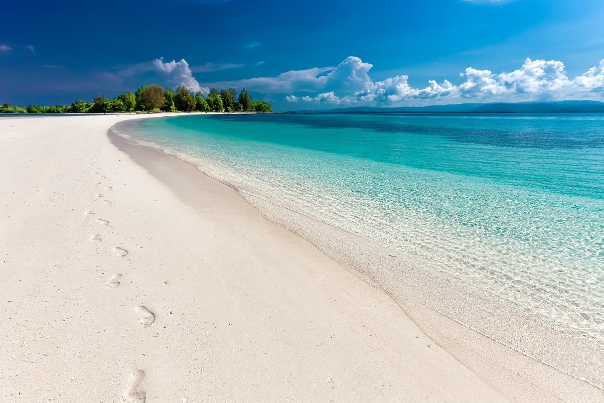 Temae Beach - Moorea | Secret World Trip Planner