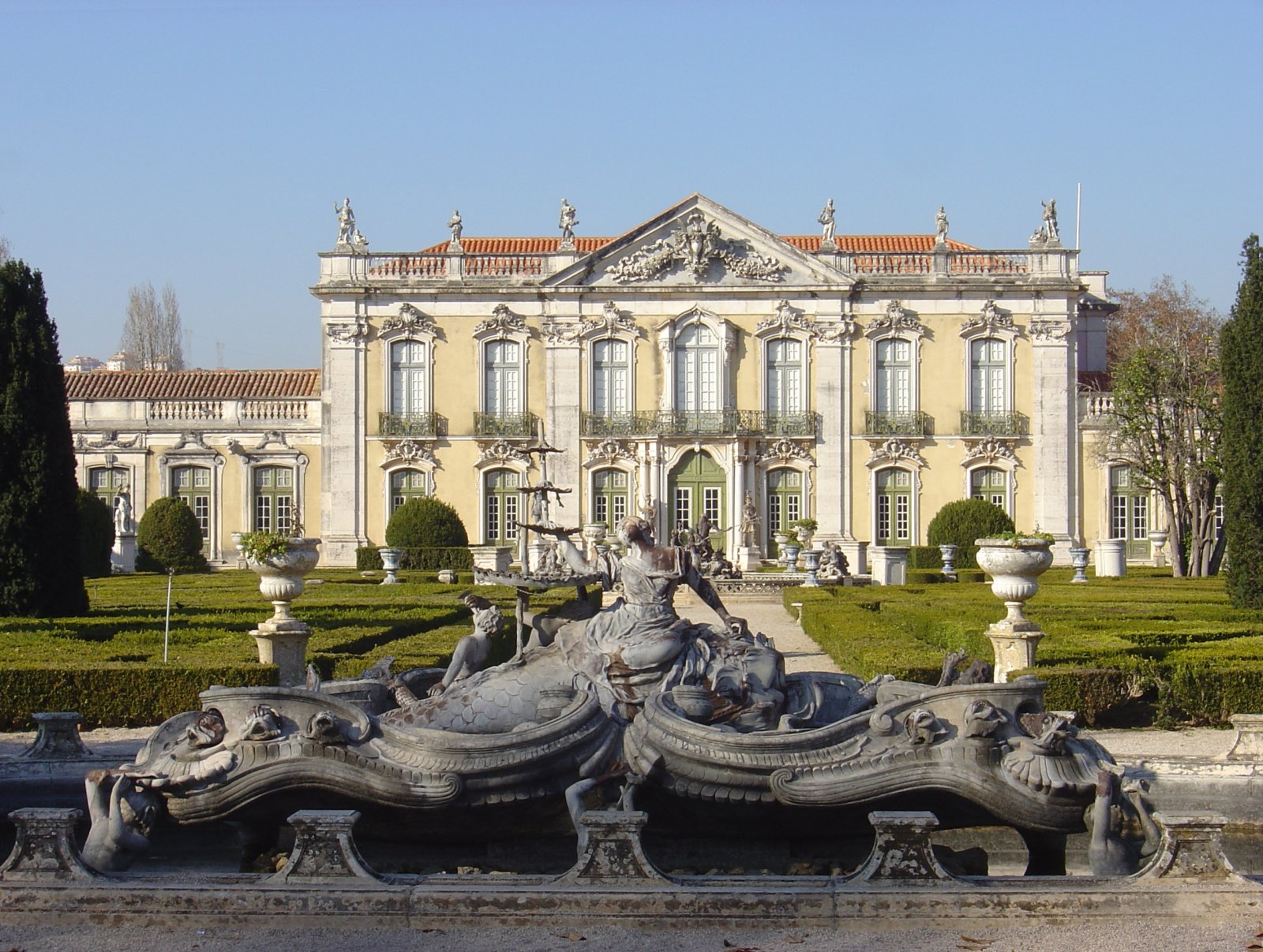 Der Nationalpalast von Queluz und seine historischen Gärten - Queluz | Secret World Trip Planner