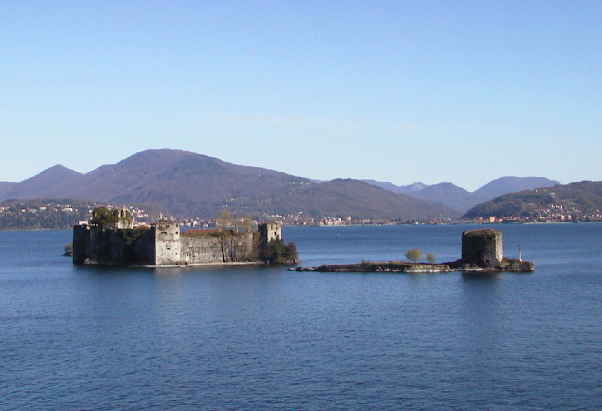 Die Schlösser von Cannero sind drei Felseninseln im Lago Maggiore - Cannero Riviera | Secret World Trip Planner