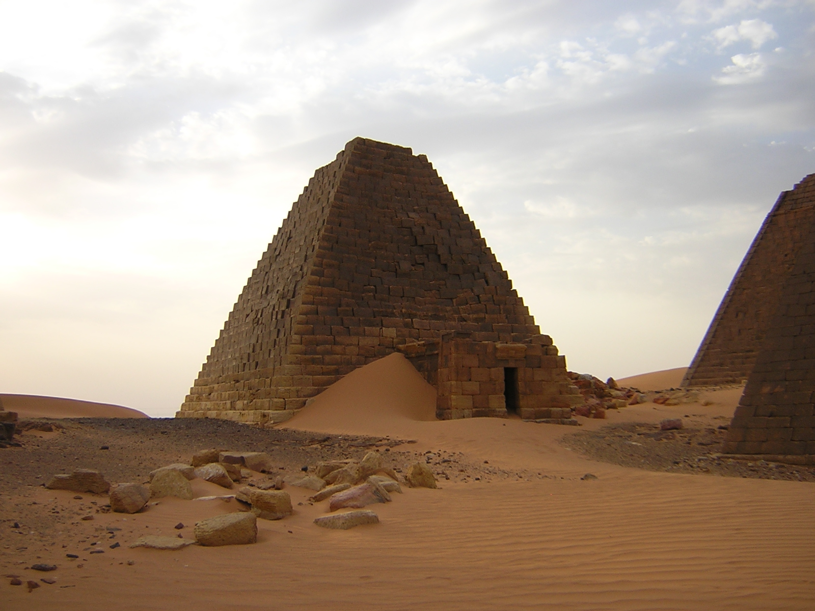 Nubian Pyramids : More than 255 incredible Pyramids - Meroë | Secret World Trip Planner