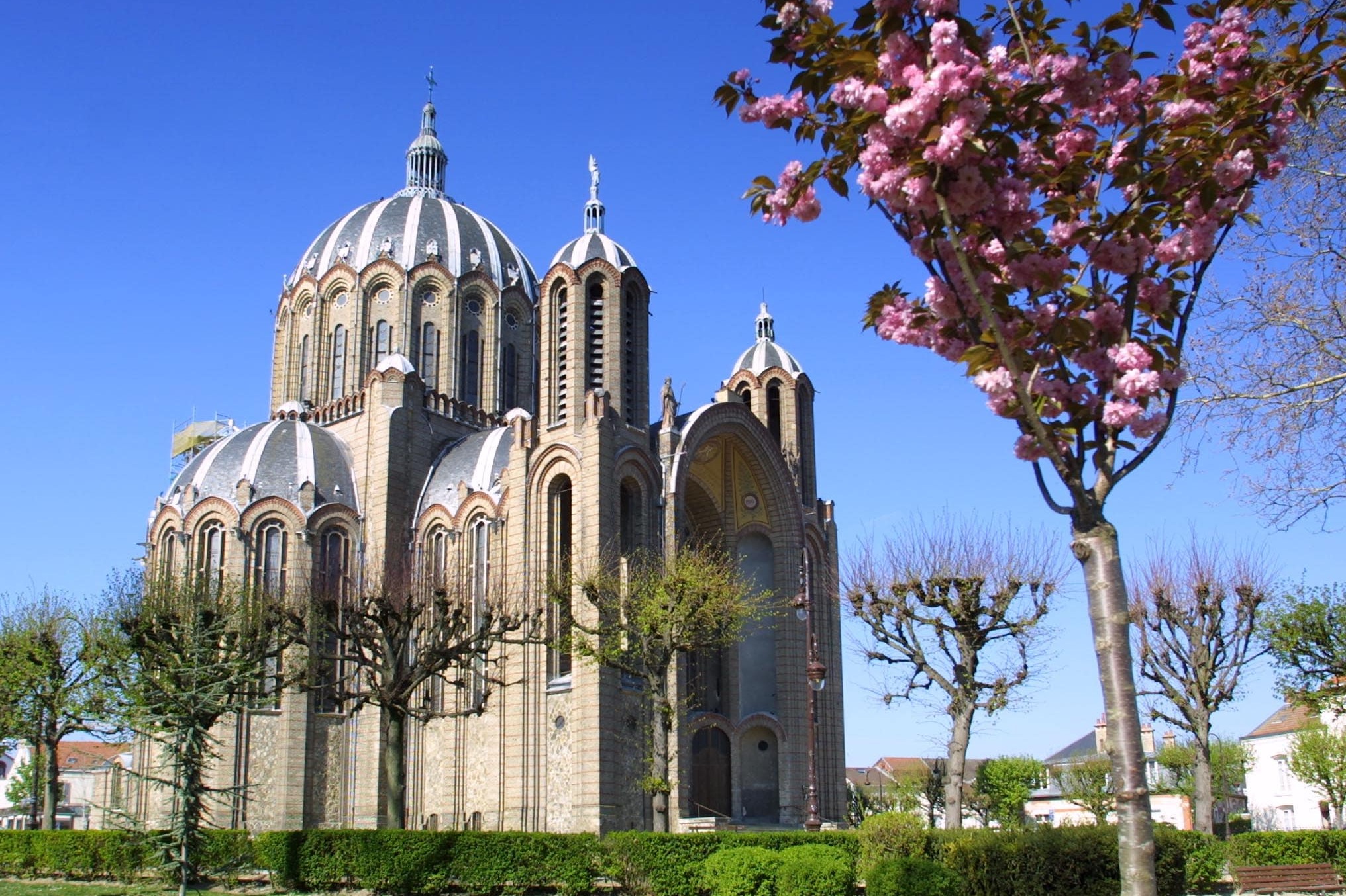 Basilique Sainte-Clotilde - Paris - Paris | Secret World Trip Planner