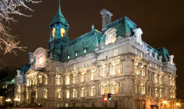 Montreal’s landmark: Hotel de Ville de Montreal — Montréal
