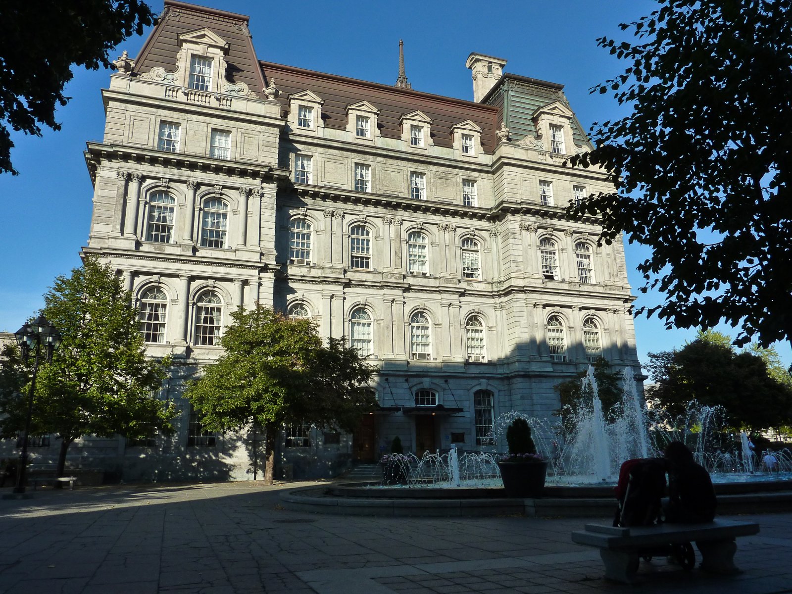 Montreal’s landmark: Hotel de Ville de Montreal - Montréal | Secret World Trip Planner