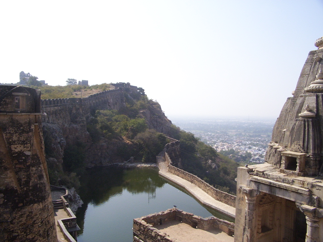 Benteng Chittorgarh the largest Fort of India - Chittorgarh | Secret World Trip Planner