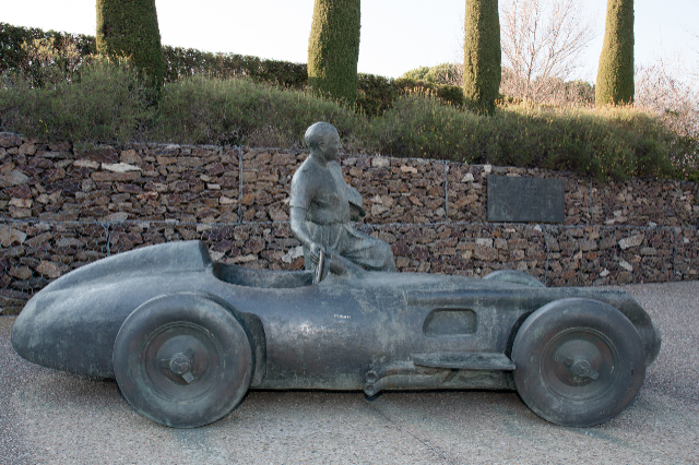 Statue von Juan Manuel Fangio - Monaco-Ville | Secret World Trip Planner