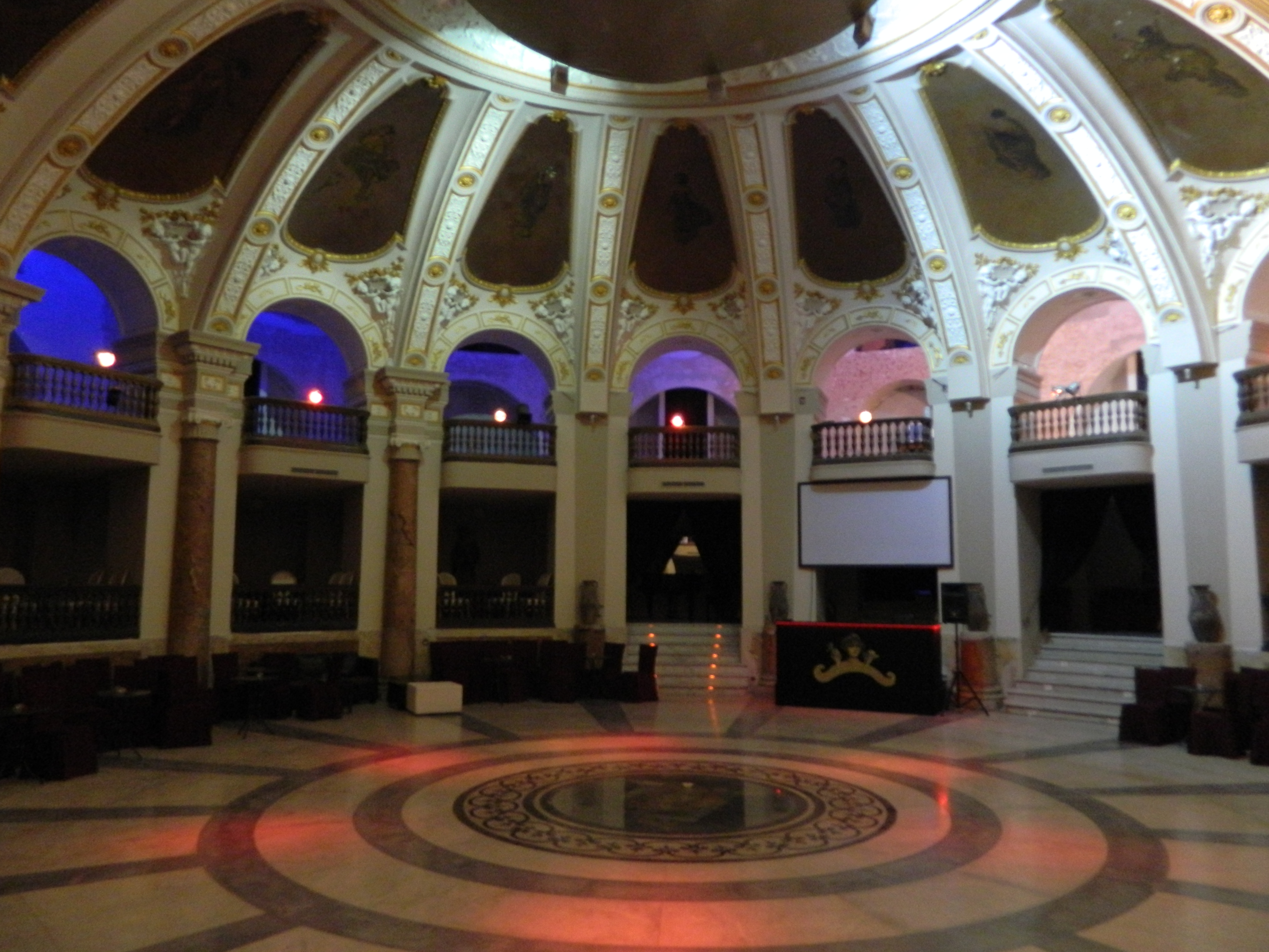 Salone Margherita, prva italijanska kafe-pevačica - Napoli | Secret World Trip Planner