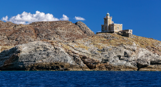 Der Leuchtturm am Kap Papargyras — Tinos