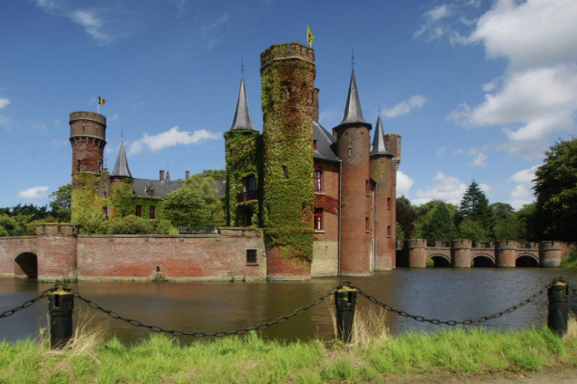 Wijnendale Castle - Torhout | Secret World Trip Planner