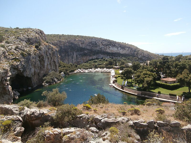Lago di Vouliagmeni - Lake Vouliagmeni | Secret World Trip Planner