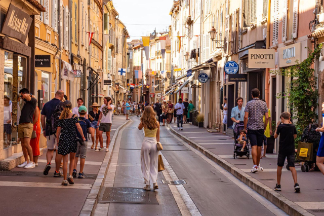 Rue Gambetta, la via dello Shopping - Saint-Tropez | Secret World Trip Planner