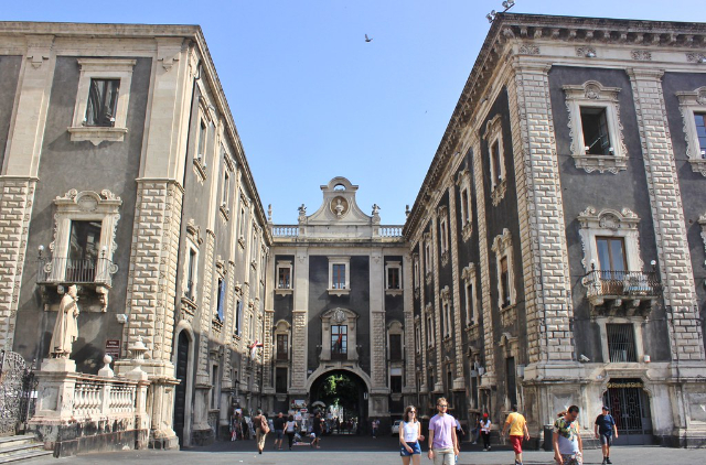 Porta Uzeda — Catania
