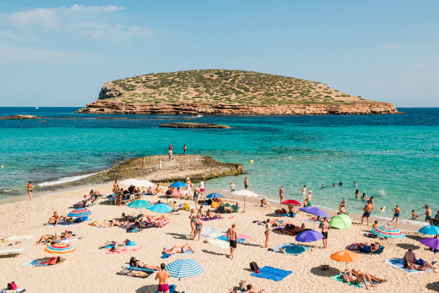 La spiaggia di Cala Comte - 07829 | Secret World Trip Planner