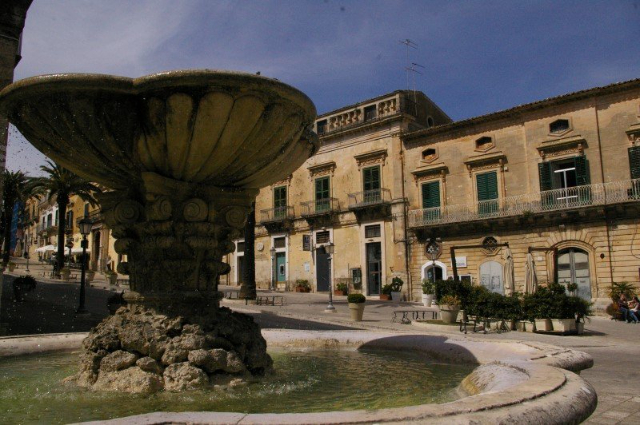 La Fontana di Piazza Duomo  - Ragusa | Secret World Trip Planner