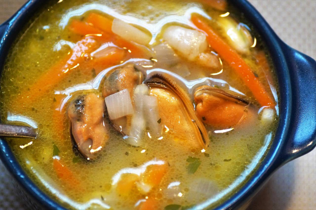 Sopa de mariscos — Colón