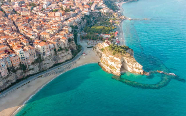Pantai Rotunda - Tropea | Secret World Trip Planner