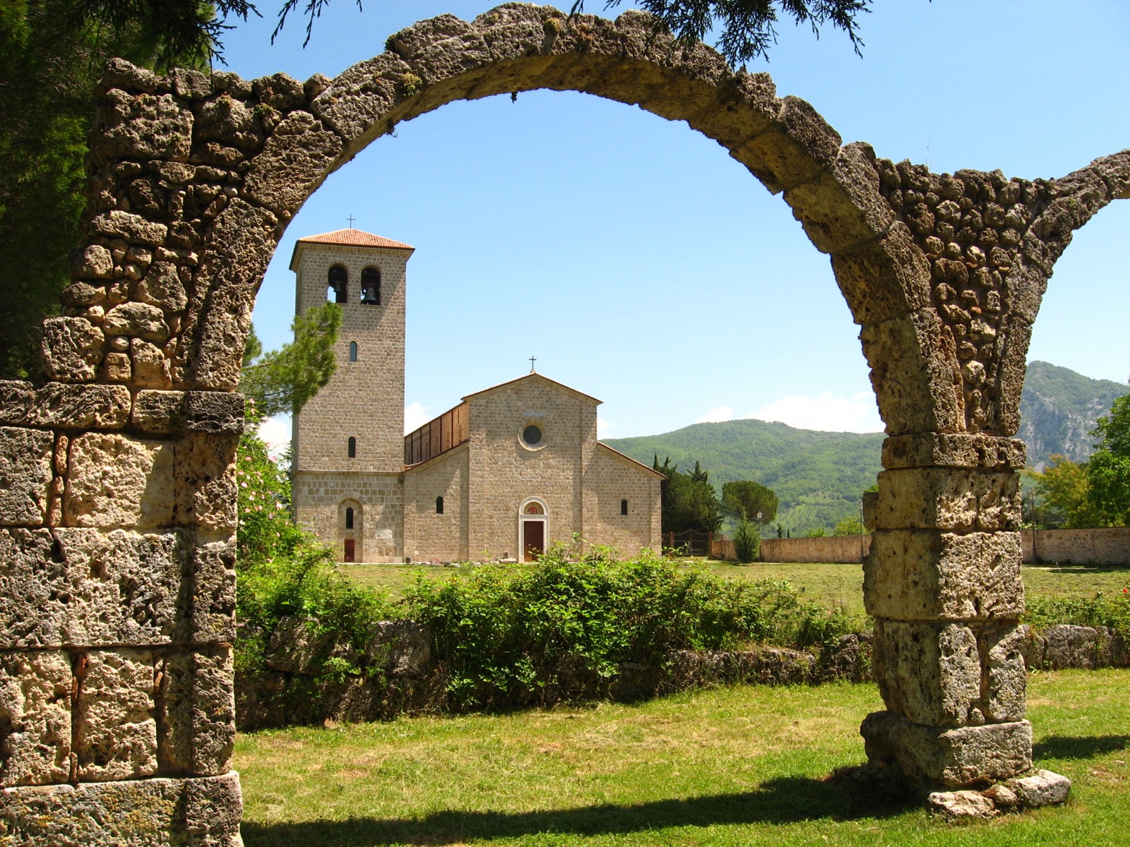 San Vincenzo al Volturno apátsága - Cerro al Volturno IS | Secret World Trip Planner