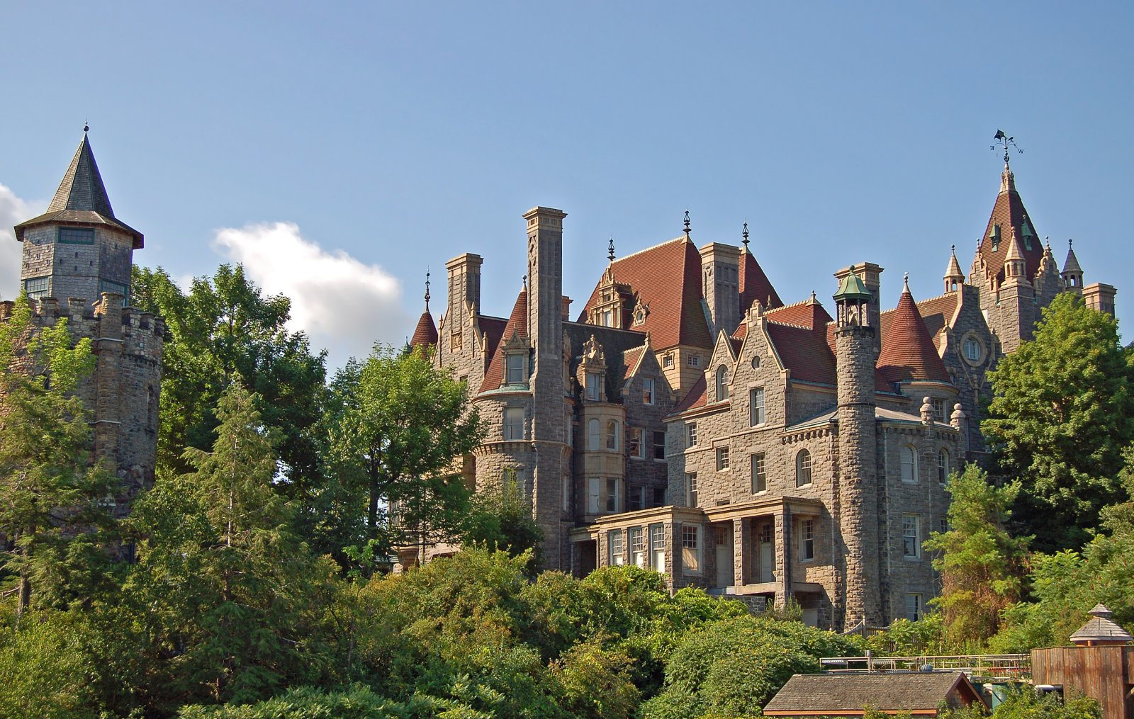 Herzinsel | Schloss Boldt, ein Denkmal der Liebe - Alexandria Bay | Secret World Trip Planner