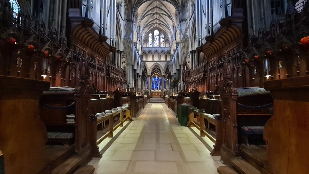 Salisbury Cathedral Clock - 6 The Close | Secret World Trip Planner