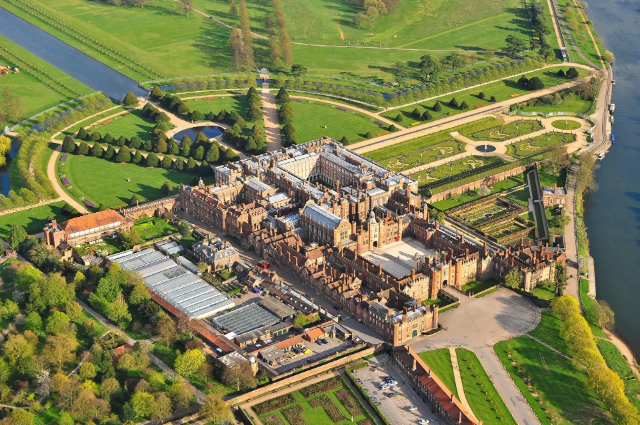 Hampton Court - Molesey | Secret World Trip Planner