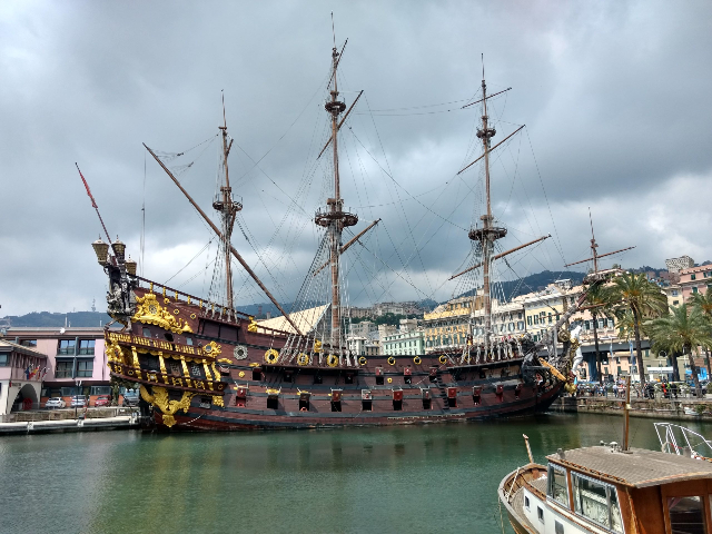 Roman Polanski und der Neptun - Genova | Secret World Trip Planner