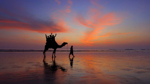 Spiaggia di Clifton - Karachi | Secret World Trip Planner