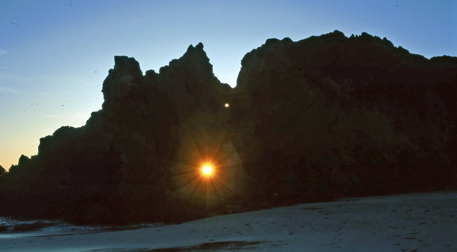 Der Pfeiffer-Schlüssellochstein - Pfeiffer Beach | Secret World Trip Planner