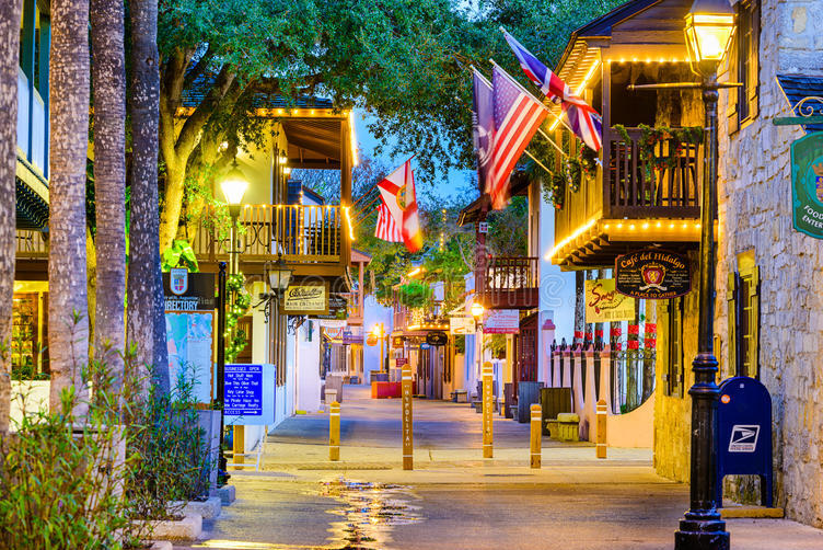 Antiquitäten, historische Sehenswürdigkeiten in der St. George Street — St. Augustine