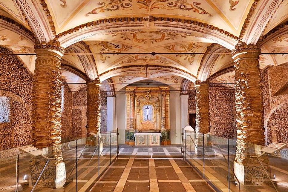 Capela dos Ossos - Évora | Secret World Trip Planner