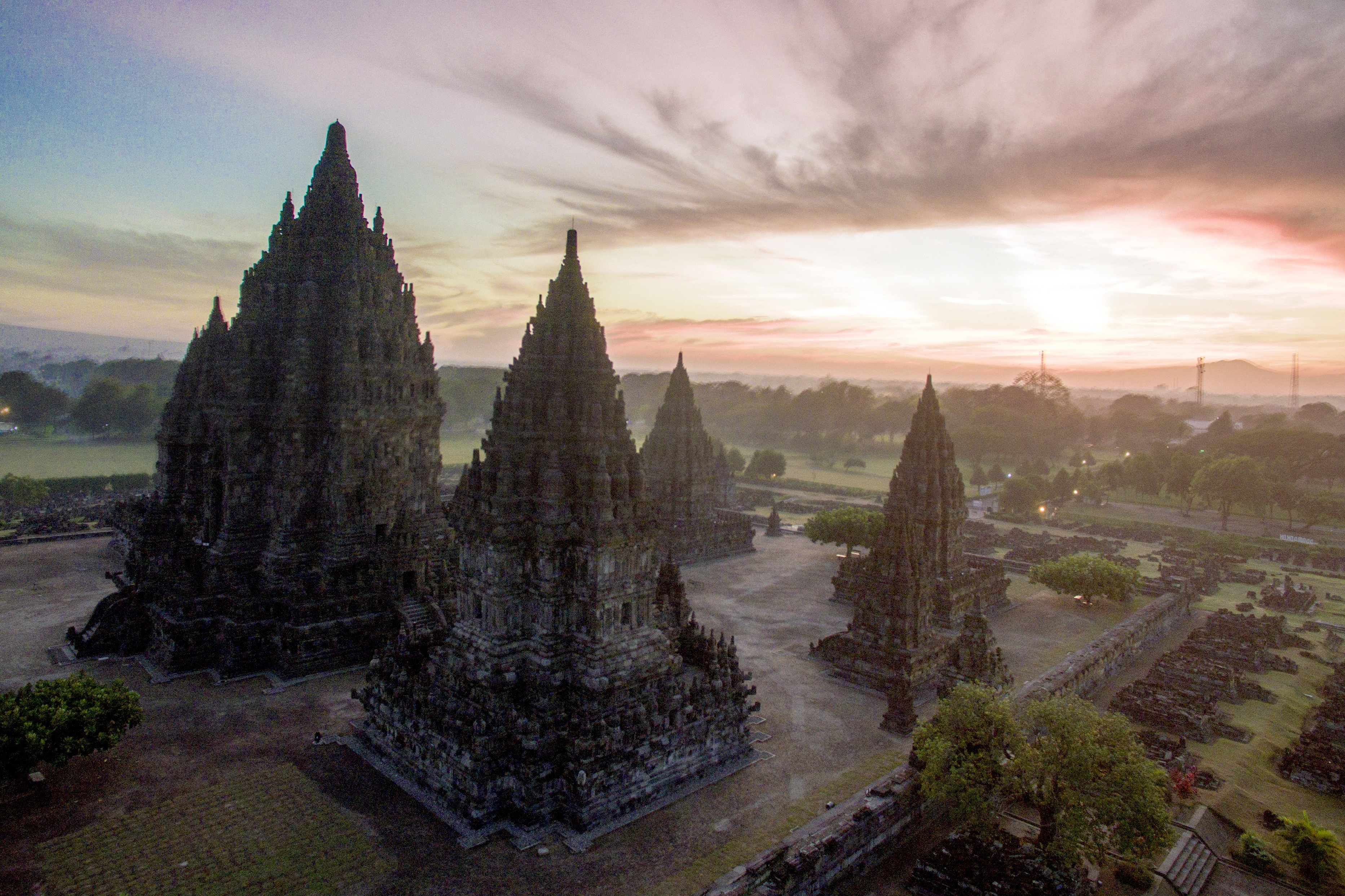 Prambanan:einer der schönsten Tempel der Welt — Sleman Regency