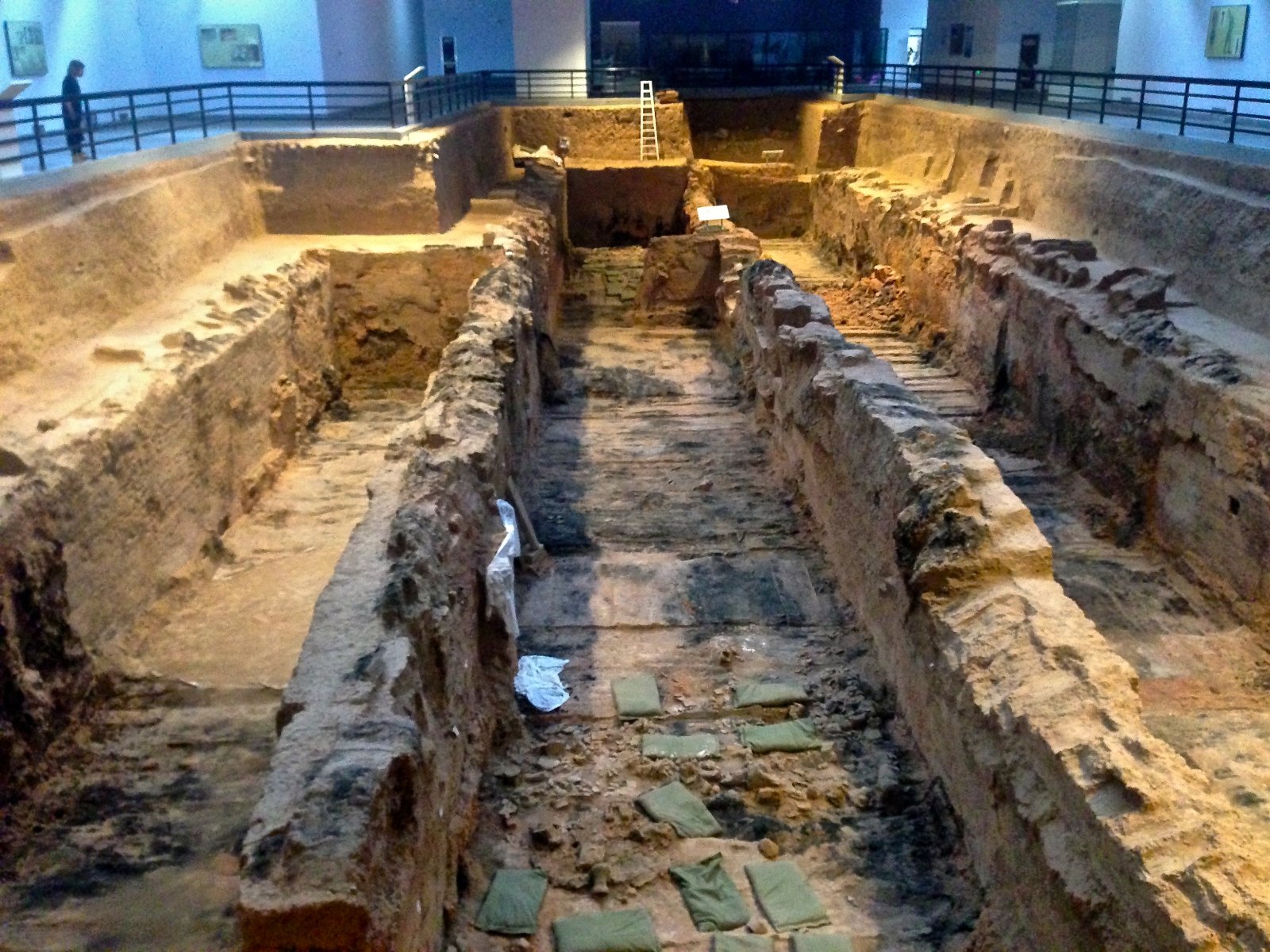 Mausoleum of Emperor Qing Shi Huang  - Xian Shi | Secret World Trip Planner