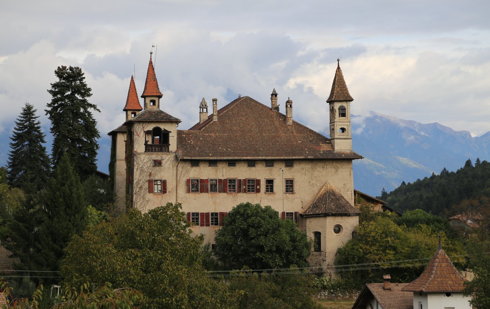 Fahlburg Castle or Valley Castle - Prissian | Secret World Trip Planner