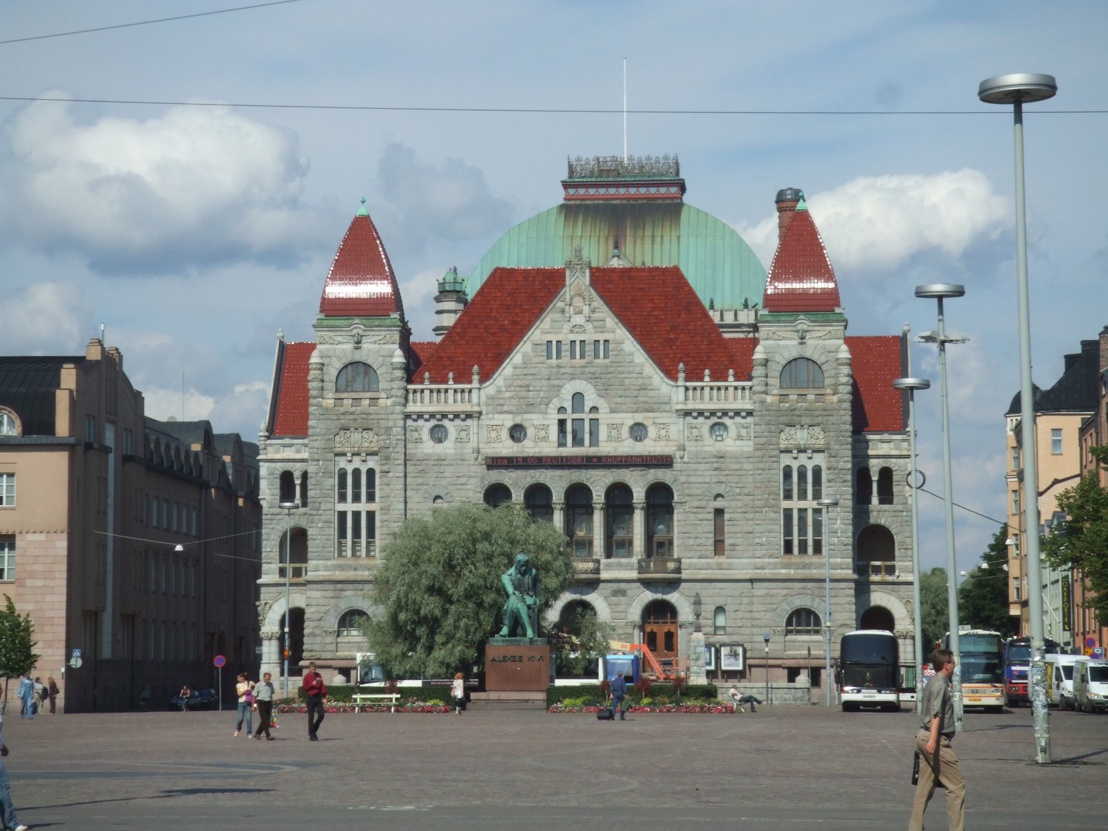 Das Finnische Nationaltheater - Helsinki | Secret World Trip Planner