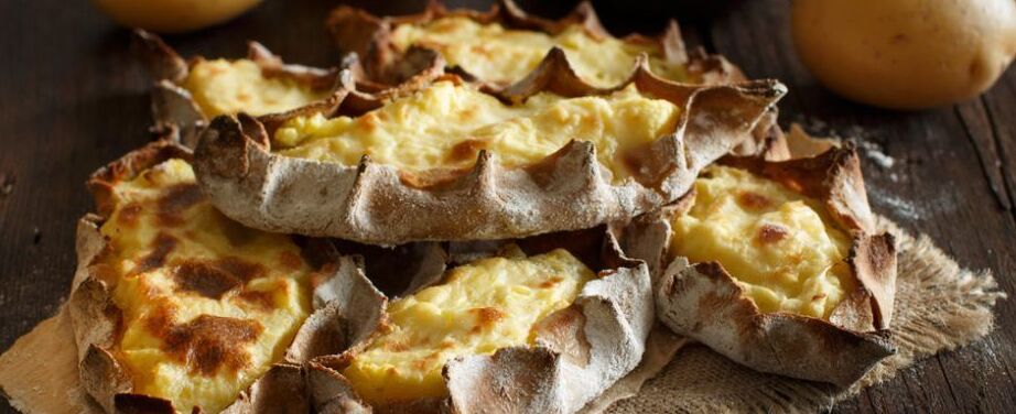 KARJALANPIIRAKKAThese pastries originated in the eastern province of Karelia. T - Ekenäs | Secret World Trip Planner