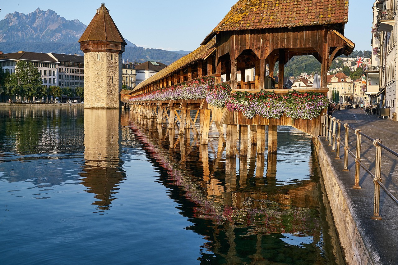 Luzern und seine schöne Holzbrücke ( Kapellbrücke ) - Luzern | Secret World Trip Planner