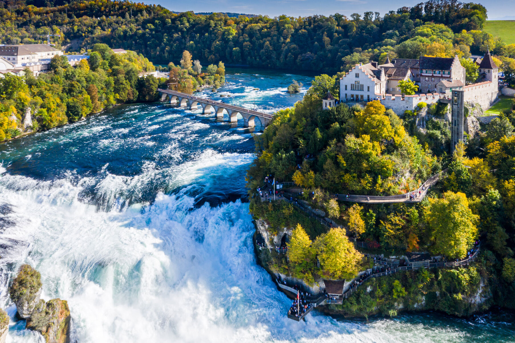 Rheinfall: Die unglaublichen Wasserfälle des Rheins - Neuhausen am Rheinfall | Secret World Trip Planner