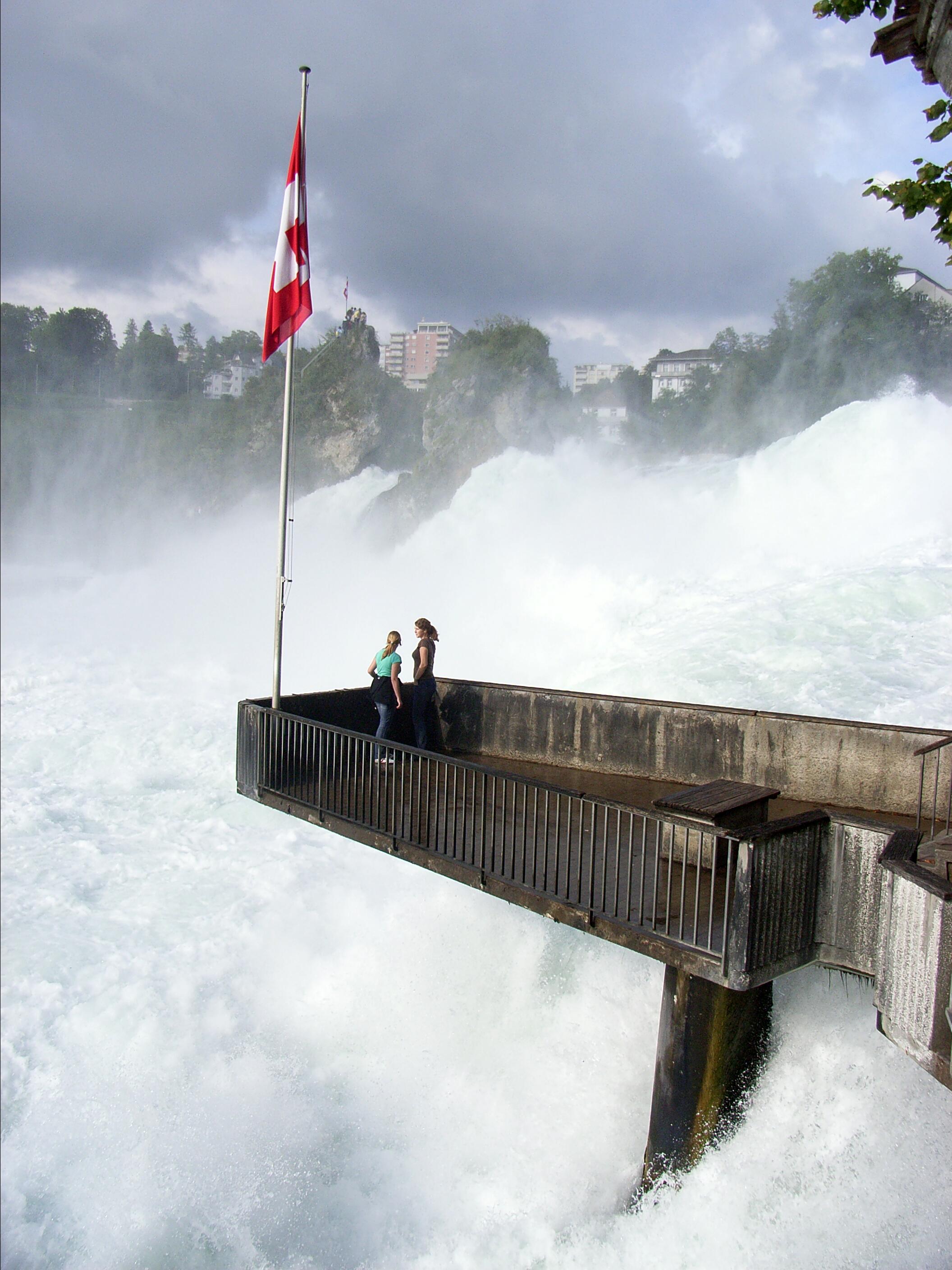 Rheinfall: Die unglaublichen Wasserfälle des Rheins - Neuhausen am Rheinfall | Secret World Trip Planner