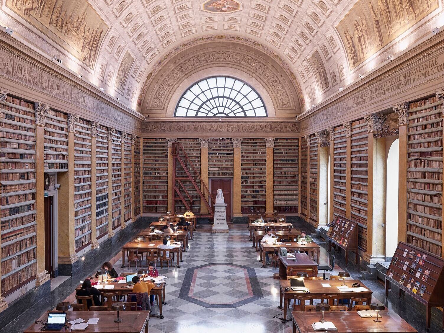 Pfälzische Bibliothek von Parma - Parma | Secret World Trip Planner