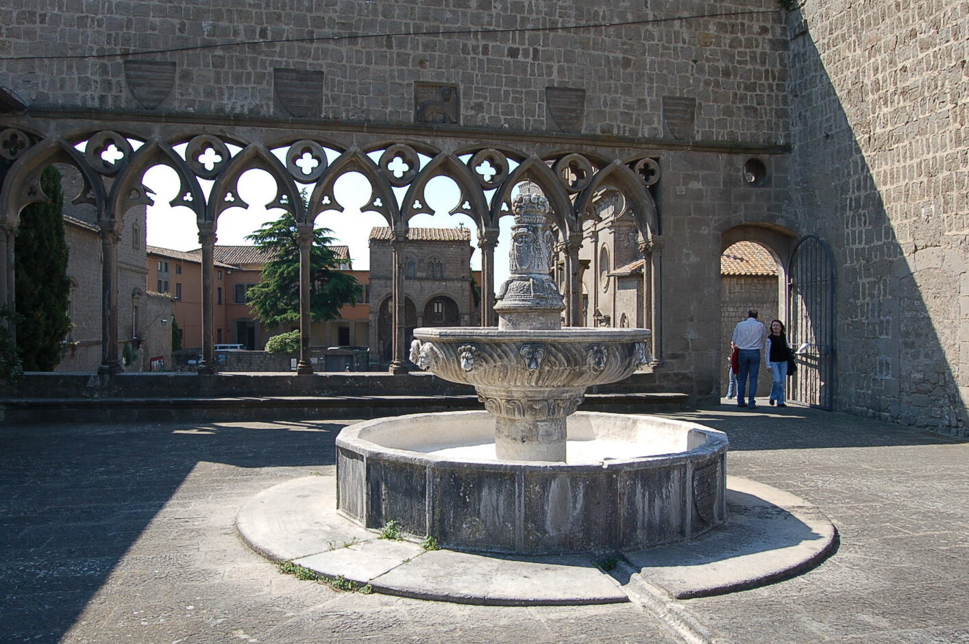Viterbo / Papal Palace and the Loggia fountain - Viterbo | Secret World Trip Planner