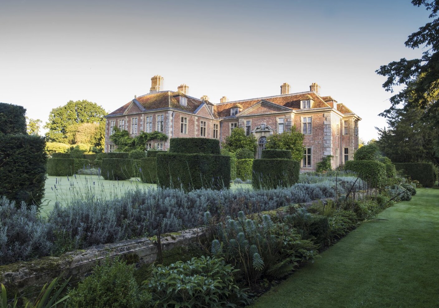 The amazing Gardend of Heale House — Middle Woodford