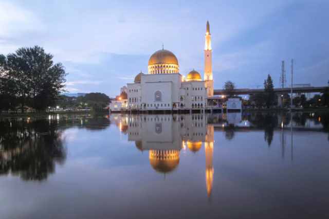 Moschea di Puchong Perdana - Puchong | Secret World Trip Planner