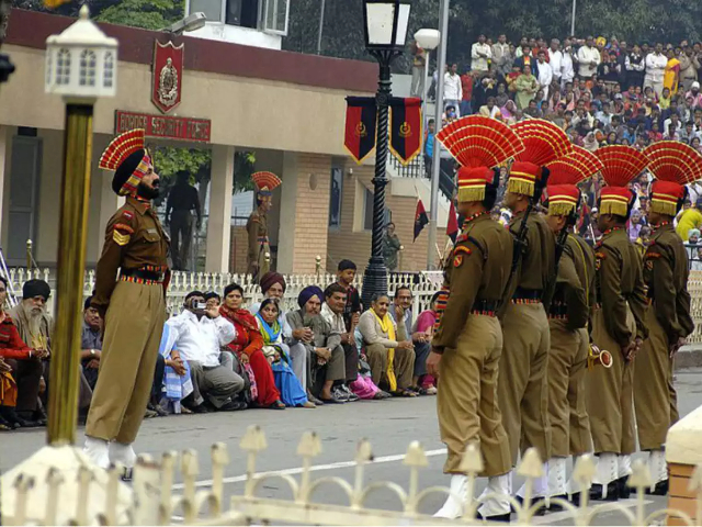 Cerimonia al confine di Wagah - Hardo Rattan | Secret World Trip Planner
