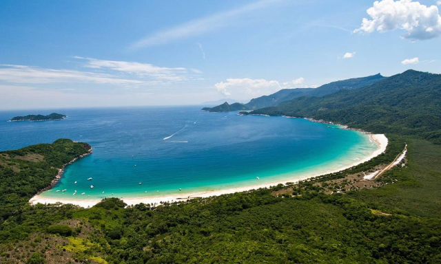 Lopes Mendes Strand - Lopes Mendes Beach - Abraão | Secret World Trip Planner