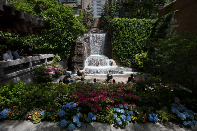 Una cascata nel cuore di Midtown Manhattan - New York | Secret World Trip Planner