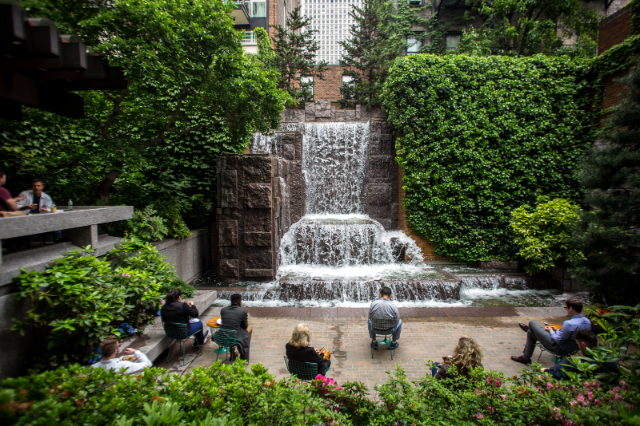 Una cascata nel cuore di Midtown Manhattan - New York | Secret World Trip Planner