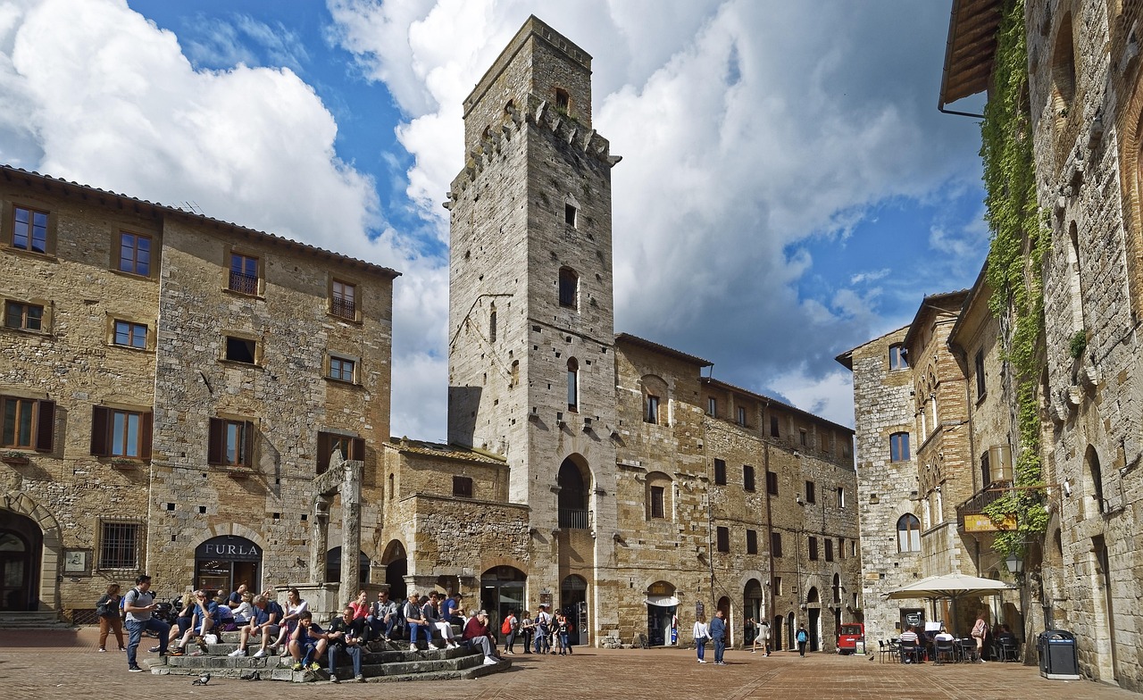 The Collegiate चर्च को सान Gimignano - San Gimignano | Secret World Trip Planner