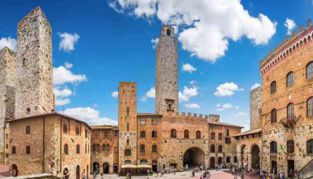 O Palazzo del Podestà e Torres - San Gimignano | Secret World Trip Planner