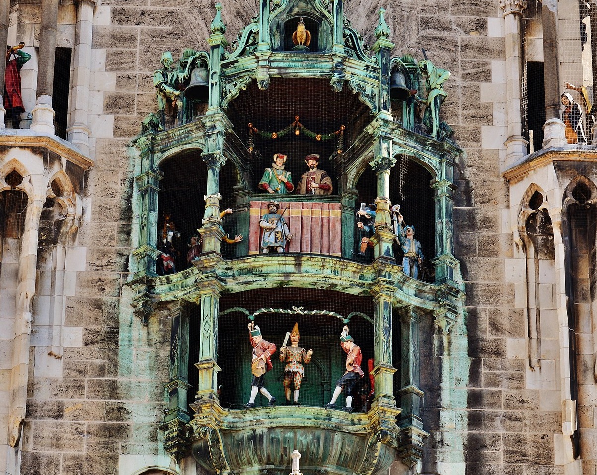München / Glockenspieli hoone - München | Secret World Trip Planner