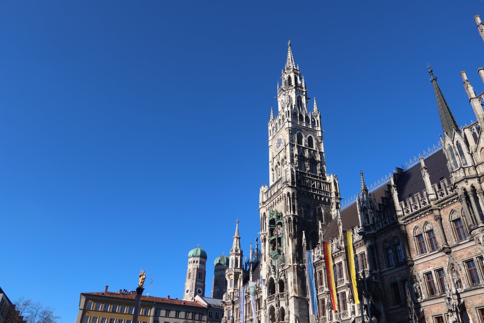 München / Glockenspieli hoone - München | Secret World Trip Planner