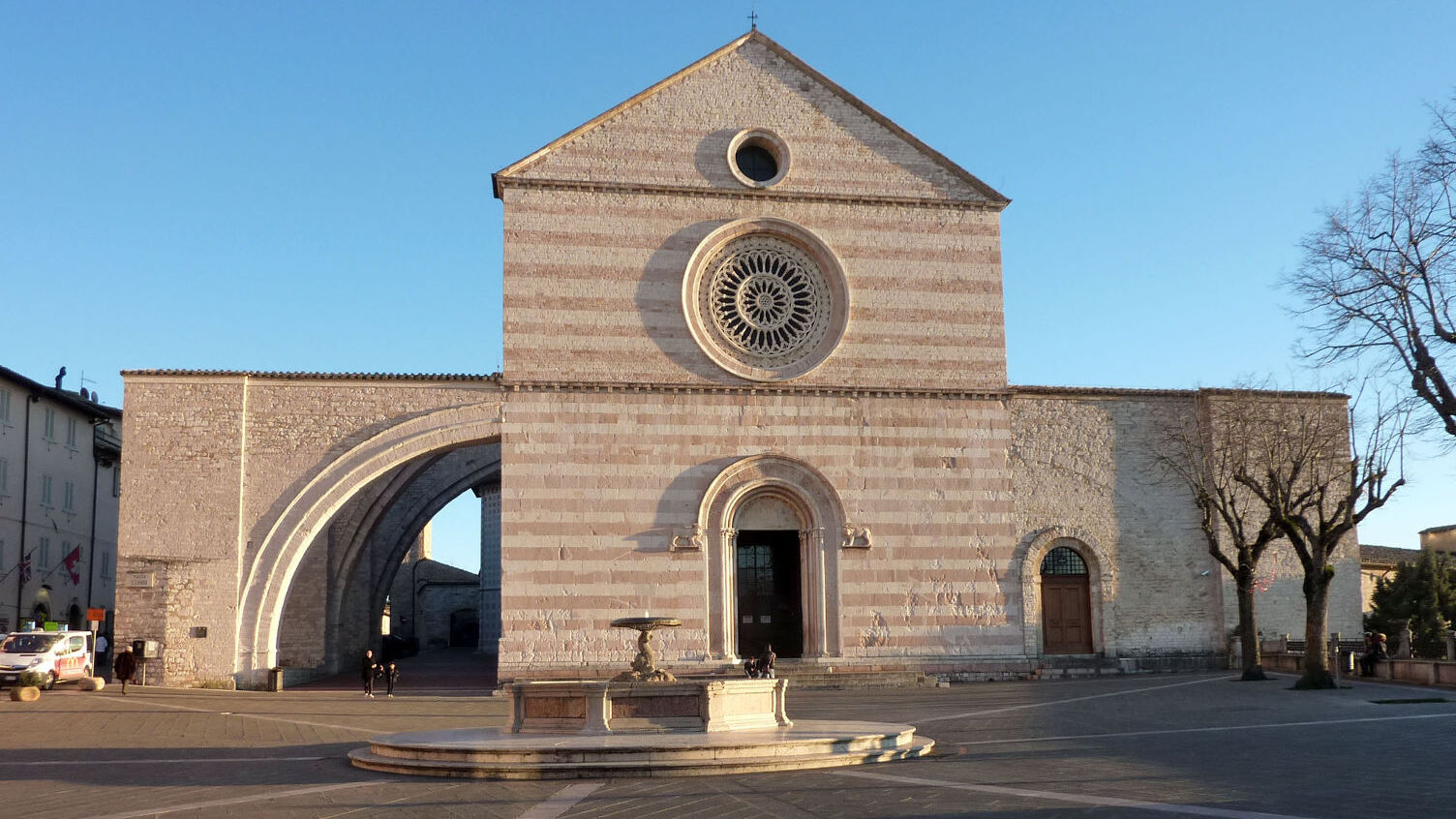 ਕਬਰ ਦੇ St. Clare - Assisi | Secret World Trip Planner